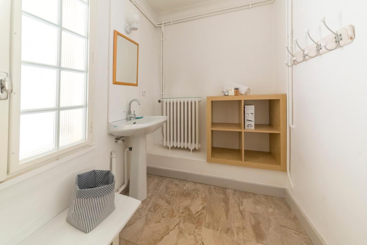 Appartement De Charme - Vue Sur Remparts - Wifi Gratuit - Parking Payant A Proximite Avignon Ngoại thất bức ảnh